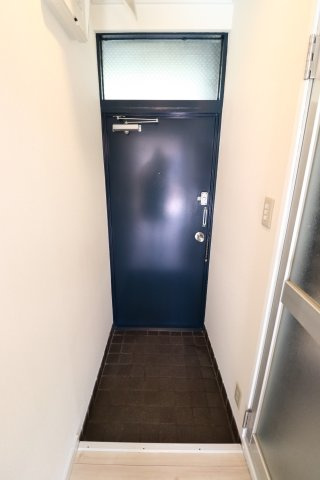 第一西尾ビルの玄関|前回募集時の写真です