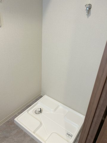 コープ野村南浦和61の独立洗面台|洗濯機置き場