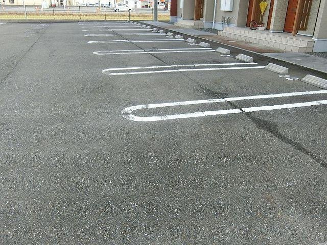 ブリアールＡの駐車場