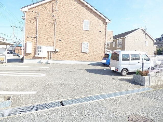 ベルデ・ビエントⅡ番館の駐車場