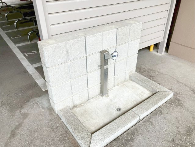 アイランド志免中央のその他共用部分|散歩後のペットの足洗いにも使えて便利な外水栓です！