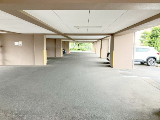 アイランド志免中央の駐車場|屋内平面駐車場です！