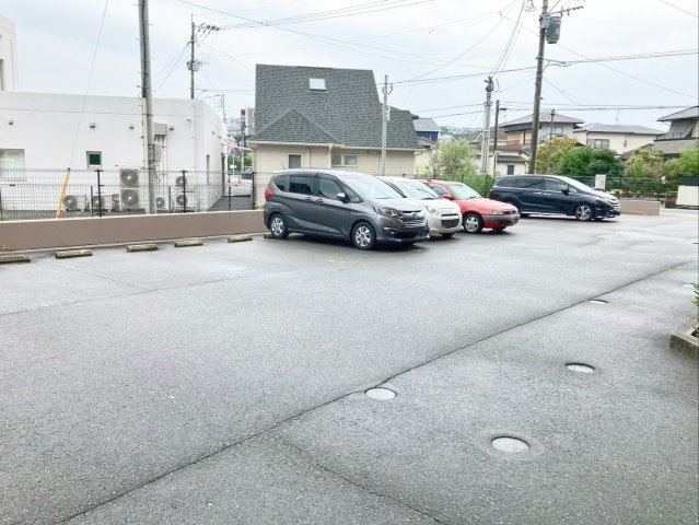 アイランド志免中央の駐車場|駐車場の空き有ります！お車をお持ちの方も是非ご検討ください！