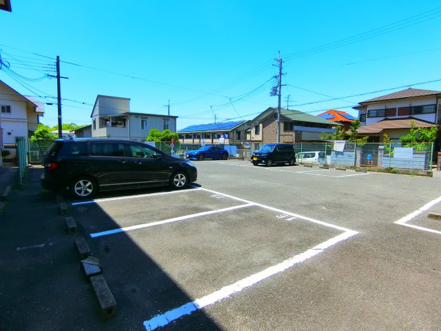 金剛東マンションの駐車場