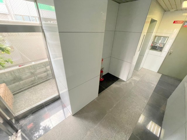 クレイン新大阪のエントランス