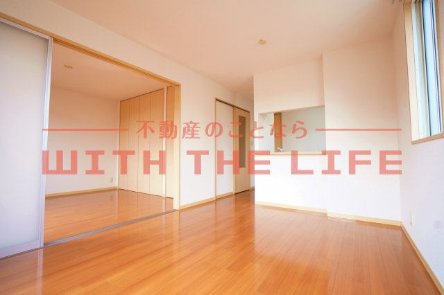 レシデンシア小森野 F棟【キャッシュバック対象物件】の居間・リビング|ゆったり過ごせるリビングです