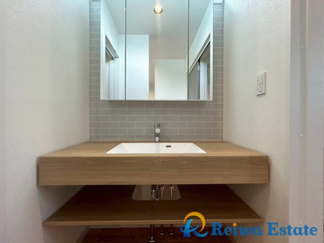 新築戸建　茅ヶ崎市柳島海岸の独立洗面台