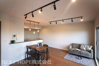 【居間・リビング】 | エンゼルハイムリバーサイド武庫川 | 物件寧の家具・小物はイメージです。