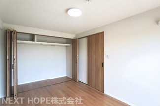 【洋室】 | エンゼルハイムリバーサイド武庫川 | 洋室6.9帖のクローゼットです♪たくさんのお洋服・小物が収納できます！！