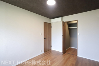 【洋室】 | エンゼルハイムリバーサイド武庫川 | 洋室7.5帖にはウォークインクローゼットが設けられております♪