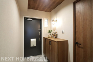 【玄関】 | エンゼルハイムリバーサイド武庫川 | 玄関にはシューズBOXが設けられております♪