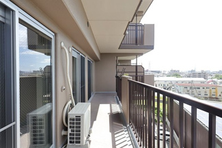 【バルコニー】 | エンゼルハイムリバーサイド武庫川 | 陽当たり良好な南東向きバルコニーです♪