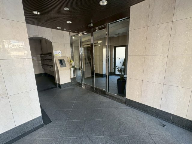 クオリア若宮町のエントランス
