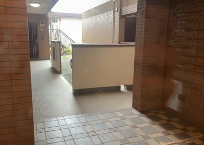 【ロビー】 | 日神パレステージ橋本 | ラウンジは、マンションの共用スペースに椅子やテーブルなどを配置した利用者が寛げる空間です。屋内型ラウンジと屋外型ラウンジがあります。共用部分の管理状況と合わせて、詳細については現地でご確認ください。