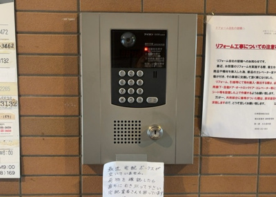 【防犯設備】 | 日神パレステージ橋本 | 当然のことではありますが、オートロックやセンサーライト、ホームセキュリティーなどの防犯設備があれば、小さいお子様がいるご家庭も安心ですよね！まず物件購入の際は、防犯設備もチェックするようにしましょう。