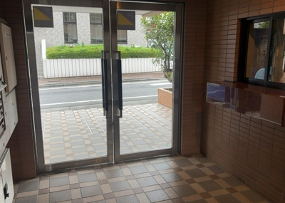 【内装】 | 日神パレステージ橋本 | 共有部分は、住民なら誰もが使える設備のこと。例えば駐車場やエレベーター、インターネット設備、セキュリティ設備などがあります。他にも、マンションの廊下・外部階段やエントランス・ゴミ置き場などがあります。