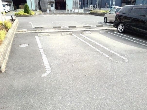 グレイス　アベニューⅠの駐車場