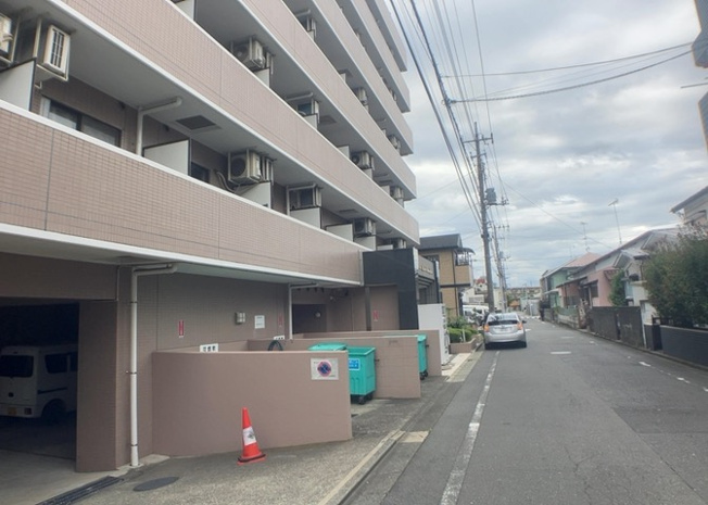 【構造・工法・仕様】 | ライオンズマンション八王子北野 | ＳＲＣ造は強度や耐震性の面でもRC造と比べて優れています。そのため、10階建以上の高層または超高層マンションなどの建築にも多く採用されています。柱や梁などのサイズが小さくても高い耐震性を確保できます。