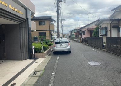 【外観】 | ライオンズマンション八王子北野 | 外観はマンション管理がされているかの目安になります。築年数が古いと、壁面は劣化してひび割れが生じることも！建物が古びていても細かいところが修繕されていると、きちんと管理されているなぁと感じるでしょう。