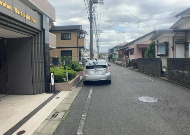 【外観】 | ライオンズマンション八王子北野 | 外観はマンション管理がされているかの目安になります。築年数が古いと、壁面は劣化してひび割れが生じることも！建物が古びていても細かいところが修繕されていると、きちんと管理されているなぁと感じるでしょう。
