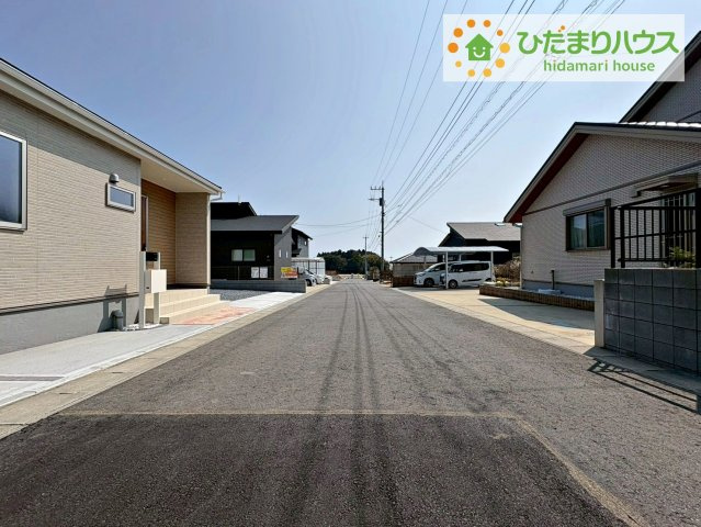 ひたちなか船窪第2　新築戸建の前面道路含む現地写真|広々とした前面の為、駐車が楽にできます♪