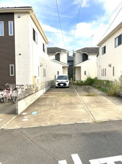 【外観】 | 普通車３台駐車可能(車種により)です！