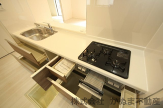 【キッチン】 | Livele Garden.S 鹿沼千渡第8 | 〇キッチン収納〇
引き出しタイプなので、キッチン収納がスッキリします♪/25.10.2撮影