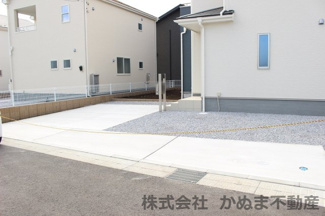 【駐車場】 | Livele Garden.S 鹿沼千渡第8 | 〇駐車スペース〇
駐車スペース３台です（車種による）/25.10.2撮影