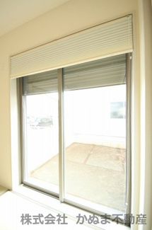 【防犯設備】 | Livele Garden.S 鹿沼千渡第8 | 〇シャッター〇
和室にはシャッターと和紙タイプのブラインドがついています/25.10.2撮影