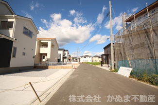 【前面道路含む現地写真】 | Livele Garden.S 鹿沼千渡第8 | 〇前面道路〇
東側前面道路　幅員6.0ｍです　/2025.10.17撮影