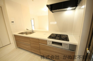 【キッチン】 | Livele Garden.S 鹿沼千渡第8 | 〇キッチン〇
お子さんの様子を見守りながらお料理ができるカウンターキッチン。ガスコンロも3個口ついているのでお料理の幅も広がりそうですね。/25.10.2撮影