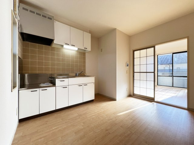 メープルタウンＡ号棟の居間・リビング