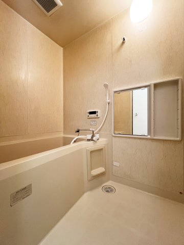 メープルタウンＡ号棟の浴室