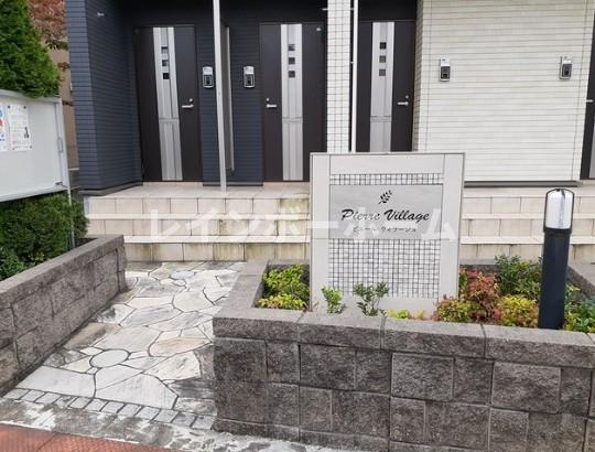 市川市香取１丁目のアパートのエントランス