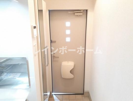 市川市香取１丁目のアパートの玄関