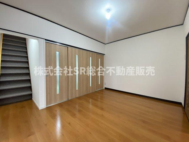 花園西町1丁目中古テラスハウスの洋室|1Fを広々としたリビングにするとご家族でゆったりと使えます！