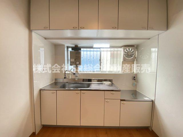 花園西町1丁目中古テラスハウスのキッチン|お料理しやすい明るいキッチンです♪