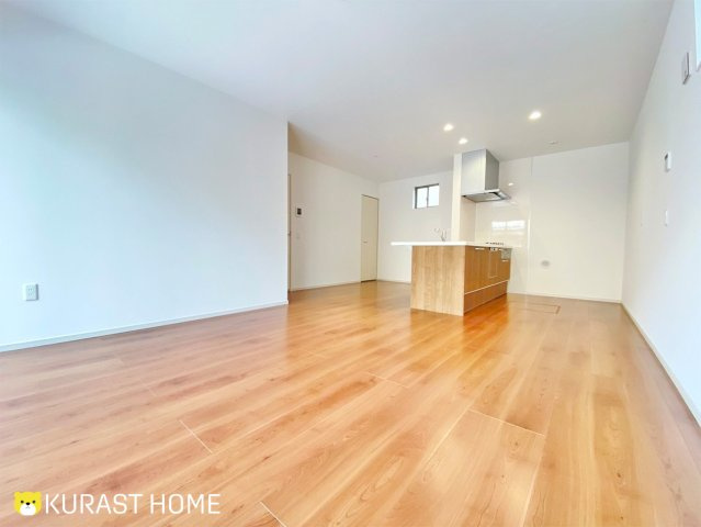 京都市西京区山田車塚町　新築戸建の居間・リビング