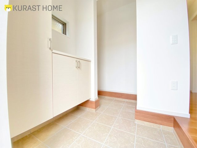 京都市西京区山田車塚町　新築戸建の玄関