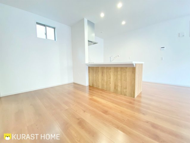 京都市西京区山田車塚町　新築戸建の居間・リビング