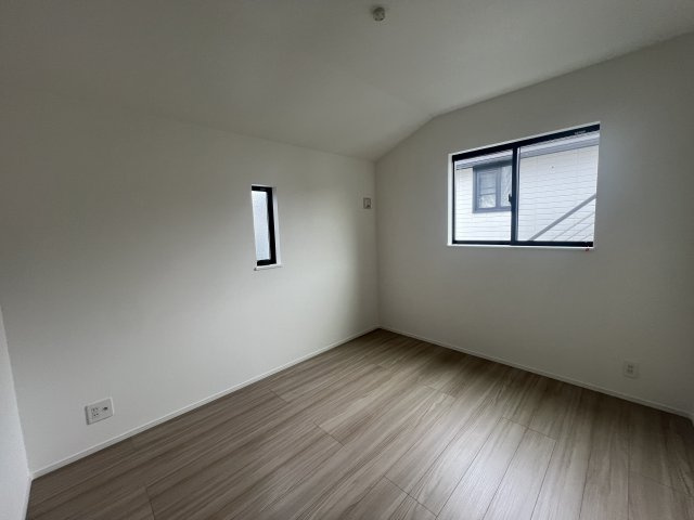 町名からして何だか静かそう…その名の通りの閑静な立地【緑区竹山１丁目】新築戸建の洋室