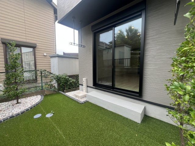 町名からして何だか静かそう…その名の通りの閑静な立地【緑区竹山１丁目】新築戸建の庭|たまにはお庭で休日を過ごしてみるのもよいかもしれません