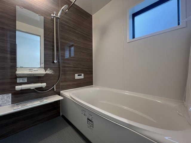 町名からして何だか静かそう…その名の通りの閑静な立地【緑区竹山１丁目】新築戸建の浴室|落ち着いた空間のお風呂です