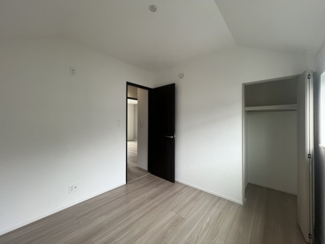 町名からして何だか静かそう…その名の通りの閑静な立地【緑区竹山１丁目】新築戸建の洋室|個人の部屋や寝室として使える洋室です