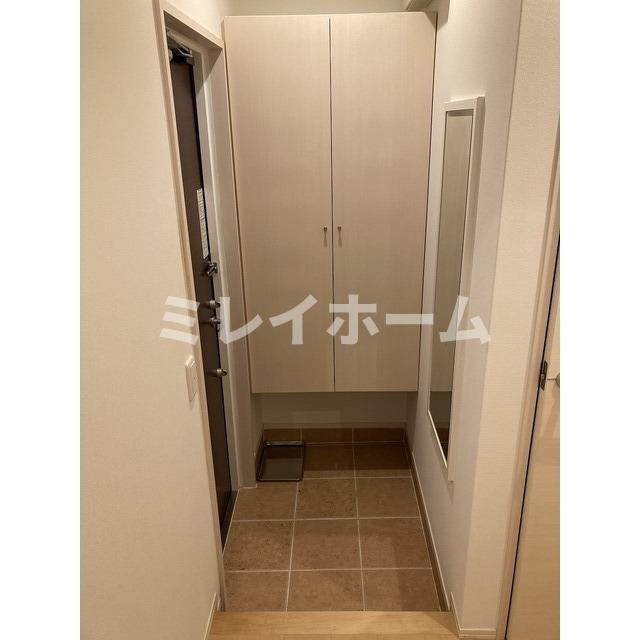 RAFFINEREGALOの玄関