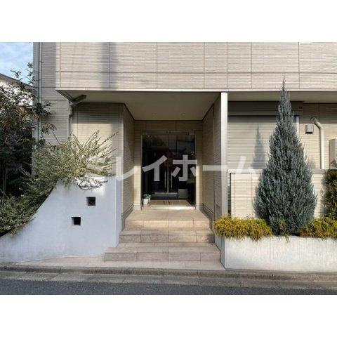 RAFFINEREGALOのエントランス