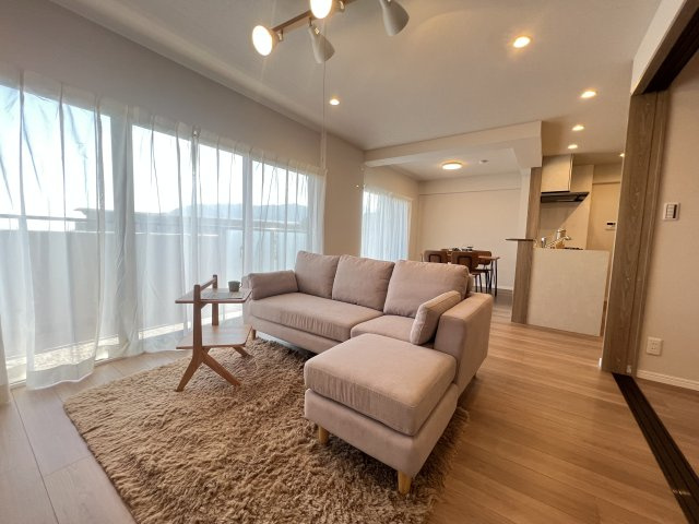 【居間・リビング】西宮名塩ウィンディヒルズⅠ番館 