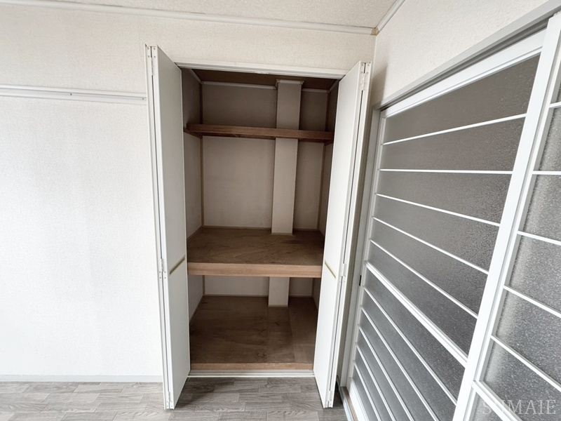 マンション・メルヴェーユの収納|5.2帖洋室収納☆彡