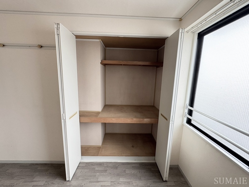 マンション・メルヴェーユの収納|6帖洋室収納☆彡