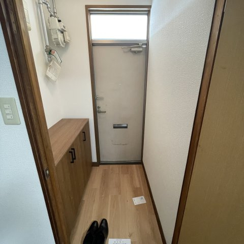 Kアパートの玄関